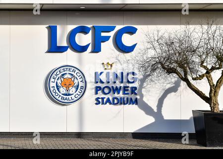 King Power Stadium, Leicester, Großbritannien. 4. April 2023. Premier League Football, Leicester City gegen Aston Villa; vor dem King Power Stadium mit dem Clublogo Credit: Action Plus Sports/Alamy Live News Stockfoto