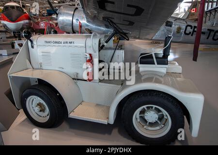 Trans-Canada Airlines Schlepper im Royal Aviation Museum of Western Canada in Winnipeg, Manitoba, Kanada Stockfoto