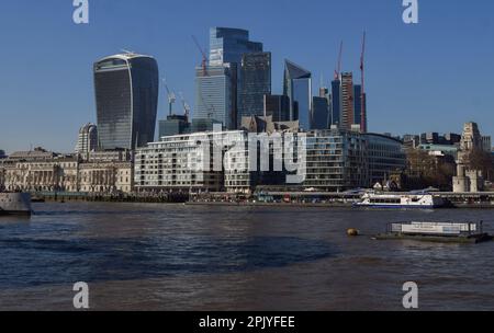 London, Großbritannien. 4. April 2023 Die City of London, das Finanzviertel der Hauptstadt, an einem sonnigen, klaren Tag. Kredit: Vuk Valcic/Alamy Live News Stockfoto