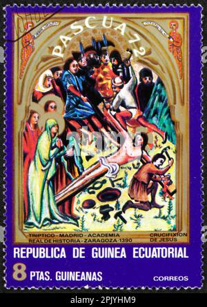 Äquatorialguinea - ca. 1972: einen Stempel in Äquatorialguinea gedruckt zeigt die Kreuzigung, Ostern, Detail aus Triptychon, ca. 1972 Stockfoto