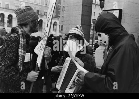 Archive 90ies: Anarchisten protestieren gegen G7-Gipfel, Lyon, Frankreich, 1996 Stockfoto