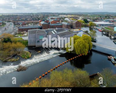 Stadtzentrum von Wakefield. Aus der Vogelperspektive auf die Stadt West Yorkshire, die Kathedrale und den Fluss calder Stockfoto