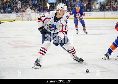 Bridgeport, Connecticut, USA. 4. April 2023. Springfield Thunderbirds Nikita Alexandrov (17) läuft während eines Spiels der American Hockey League gegen die Bridgeport Islanders in der Total Mortgage Arena in Bridgeport, Connecticut. Rusty Jones/Cal Sport Media/Alamy Live News Stockfoto