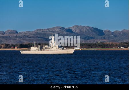 BNS Louise Marie in norwegischen Gewässern, eine Fregatte der Karel-Portier-Klasse der belgischen Marine, die offiziell von den Niederländern als HNLMS Willem van der Zaan betrieben wurde Stockfoto