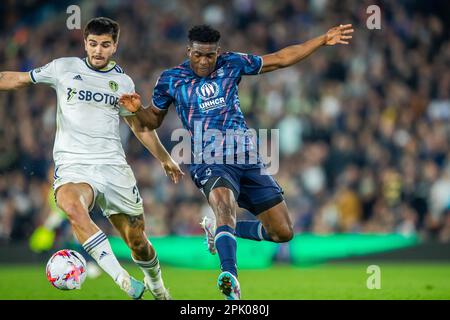 Taiwo Awoniyi #9 of Nottingham Forest kämpft während des Premier League-Spiels Leeds United gegen Nottingham Forest in Elland Road, Leeds, Großbritannien, 4. April 2023 (Foto: Ritchie Sumpter/News Images) Stockfoto