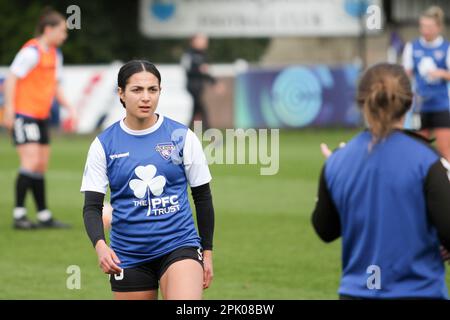 Bamber Bridge, Großbritannien. 02. April 2023. Bamber Bridge, England, April 2. 2023; Maria Farrugia (8 Durham) wärmt sich vor dem FA Women's Championship-Spiel zwischen Blackburn Rovers und Durham im Sir Tom Finney Stadium in Bamber Bridge, England auf. (Sean Chandler/SPP) Guthaben: SPP Sport Press Photo. Alamy Live News Stockfoto