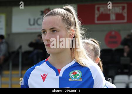 Bamber Bridge, Großbritannien. 02. April 2023. Bamber Bridge, England, April 2. 2023; Niamh Murphy (24 Blackburn) verlässt den Tunnel vor dem FA Womens Championship-Spiel zwischen Blackburn Rovers und Durham im Sir Tom Finney Stadium in Bamber Bridge, England. (Sean Chandler/SPP) Guthaben: SPP Sport Press Photo. Alamy Live News Stockfoto