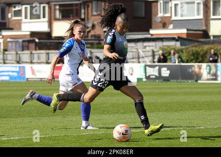 Bamber Bridge, Großbritannien. 02. April 2023. Bamber Bridge, England, April 2. 2023; Jessica Clarke (23 Durham) schießt während des FA Womens Championship Spiels zwischen Blackburn Rovers und Durham im Sir Tom Finney Stadium in Bamber Bridge, England. (Sean Chandler/SPP) Guthaben: SPP Sport Press Photo. Alamy Live News Stockfoto