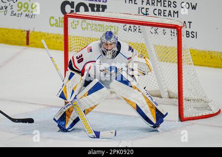 Bridgeport, Connecticut, USA. 4. April 2023. Springfield Thunderbirds Joel Hofer (30) bewacht das Tor während eines Spiels der American Hockey League gegen die Bridgeport Islanders in der Total Mortgage Arena in Bridgeport, Connecticut. Rusty Jones/Cal Sport Media/Alamy Live News Stockfoto
