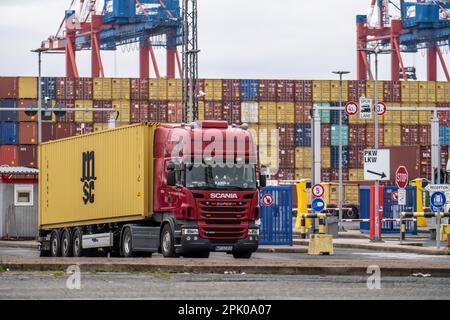 Ein- und Ausgang für Containerfahrzeuge, zum MSC Containerterminal im Seehafen Bremerhaven, Eurogate Container Terminal mit fast 50 Contai Stockfoto