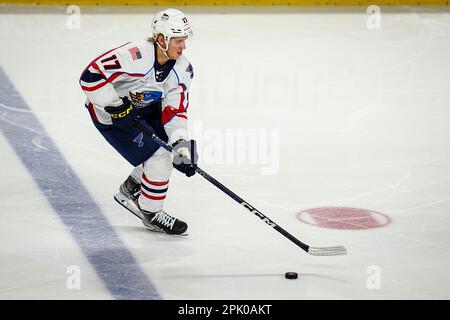 Bridgeport, Connecticut, USA. 4. April 2023. Springfield Thunderbirds Nikita Alexandrov (17) übernimmt den Puck während eines Spiels der American Hockey League gegen die Bridgeport Islanders in der Total Mortgage Arena in Bridgeport, Connecticut. Rusty Jones/Cal Sport Media/Alamy Live News Stockfoto