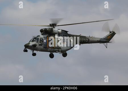 0712, ein PZL W-3A Sokol, betrieben von der tschechischen Luftwaffe, trifft auf der RAF Fairford in Gloucestershire, England ein, um an der Royal International Air Tattoo 2022 (RIAT 2022) teilzunehmen. Stockfoto