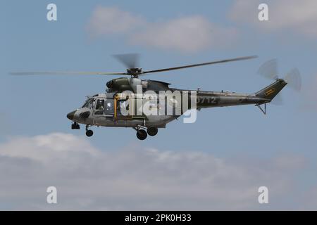 0712, ein PZL W-3A Sokol, betrieben von der tschechischen Luftwaffe, trifft auf der RAF Fairford in Gloucestershire, England ein, um an der Royal International Air Tattoo 2022 (RIAT 2022) teilzunehmen. Stockfoto