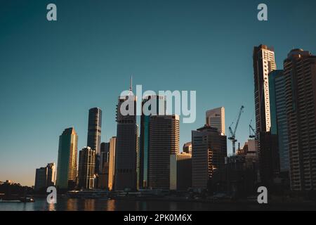 Stadtbild von Brisbane, Australien bei Sonnenuntergang. Stockfoto