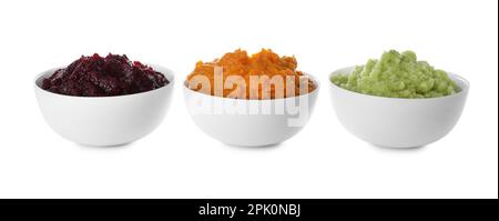 Verschiedene köstliche Püree in Schüsseln auf weißem Hintergrund. Gesundes Essen Stockfoto