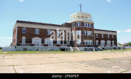 Floyd Bennett Field, Art déco-Gebäude des ehemaligen Hauptterminals und Kontrollturms, Fassade am Flugplatz, New York, NY, USA Stockfoto