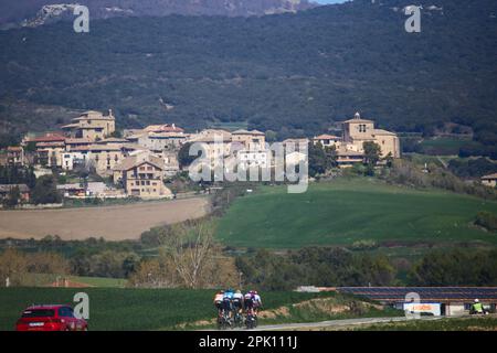 Ariski, Spanien. 04. April 2023. Zabal, Spanien, 04. April 2023: La fuga kooperiert mit allen Läufern während der 2. Etappe des Baskenlandes Itzulia 2023 zwischen Viana und Leitza am 04. April 2023 in Zabal, Spanien. (Foto: Alberto Brevers/Pacific Press) Kredit: Pacific Press Media Production Corp./Alamy Live News Stockfoto