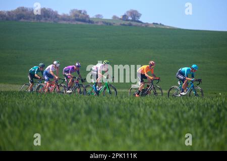 Ariski, Spanien. 04. April 2023. Zabal, Spanien, 04. April 2023: La fuga kooperiert mit allen Läufern während der 2. Etappe des Baskenlandes Itzulia 2023 zwischen Viana und Leitza am 04. April 2023 in Zabal, Spanien. (Foto: Alberto Brevers/Pacific Press) Kredit: Pacific Press Media Production Corp./Alamy Live News Stockfoto