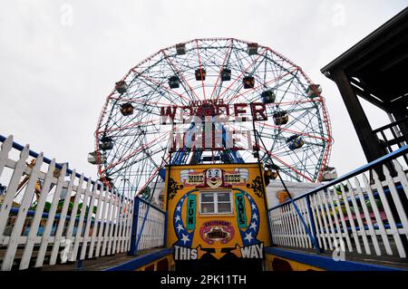 Deno's Wonder Wheel Amusement Park in Coney Island, Brooklyn, New York, USA. Stockfoto