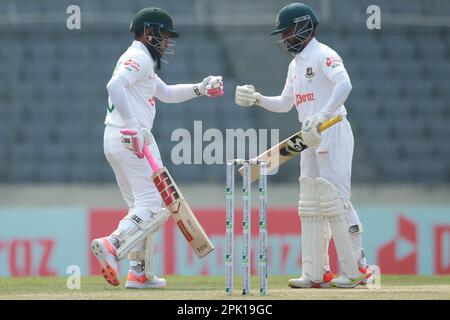 Mushfiqur Rahim und Mominul Haque am zweiten Tag des alleinigen Testspiels zwischen Bangladesch und Irland im Sher-e-Bangla National Cricket Stadi Stockfoto