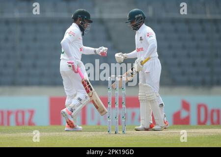 Mushfiqur Rahim und Mominul Haque am zweiten Tag des alleinigen Testspiels zwischen Bangladesch und Irland im Sher-e-Bangla National Cricket Stadi Stockfoto