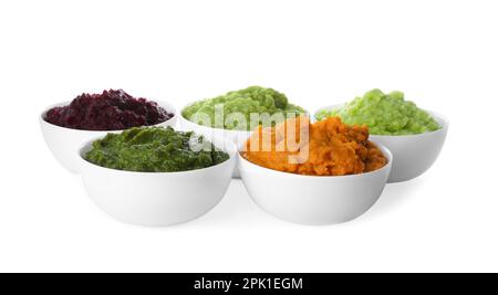 Verschiedene köstliche Gerichte in Schüsseln pürieren auf weißem Hintergrund. Gesundes Essen Stockfoto