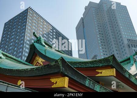 Tokio, Japan - 9. März 2023: Details zum Hile Shrine Sanctuary in Chiyoda, Tokio, Japan. Stockfoto