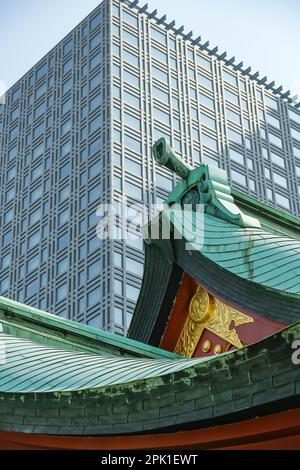 Tokio, Japan - 9. März 2023: Details zum Hile Shrine Sanctuary in Chiyoda, Tokio, Japan. Stockfoto