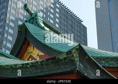 Tokio, Japan - 9. März 2023: Details zum Hile Shrine Sanctuary in Chiyoda, Tokio, Japan. Stockfoto