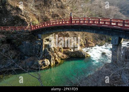 Nikko, Japan - 10. März 2023: The Shinkyo Bridge in Nikko, Japan. Stockfoto