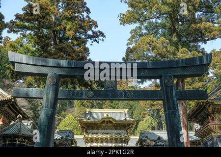 Nikko, Japan - 11. März 2023: Nikko Toshogu, der shinto-Schrein, ein UNESCO-Weltkulturerbe in Nikko, Japan. Stockfoto