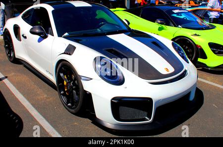 Daily Driven Exotics: Lamborghini, Mercedes AMG GT, Porsche GT2, McLaren 720S Stockfoto