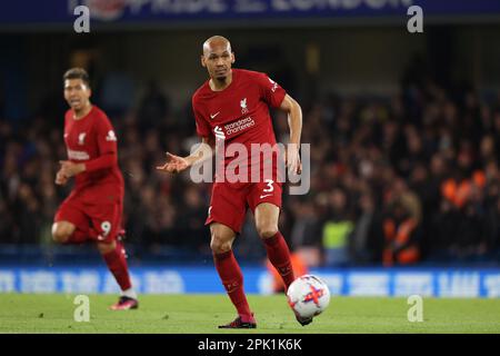 London, Großbritannien. 04. April 2023. Fabinho (L) beim EPL-Spiel Chelsea gegen Liverpool am 4. April 2023 auf der Stamford Bridge, London, Großbritannien. Kredit: Paul Marriott/Alamy Live News Stockfoto