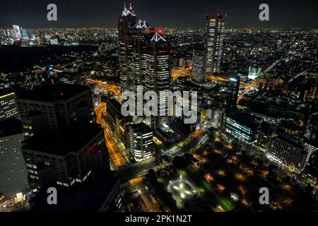 Tokio, Japan - 7. März 2023: Blick auf die Stadt Tokio vom Tokyo Metropolitan Government Building in Tokio, Japan. Stockfoto