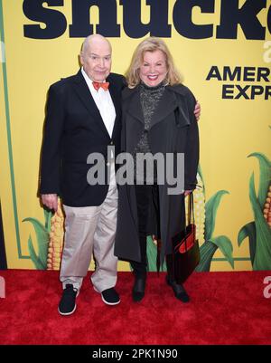 3. April 2023, New York, NY, USA: 4. April 2023, New York, New York, USA: Jack O'Brien und Marsha Mason nehmen am „Shucked“ Broadway-Eröffnungsabend im Nederlander Theatre in New York Teil. â Photo Image Press/ZUMA Press (Kreditbild: © Photo Image Press via ZUMA Press Wire) NUR REDAKTIONELLE VERWENDUNG! Nicht für den kommerziellen GEBRAUCH! Stockfoto