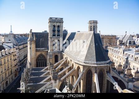 Paris, Frankreich, ein Blick aus der Vogelperspektive auf die Kirche Saint-Germain l'Auxerrois, eine römische katholische Kirche im gotischen Stil Stockfoto