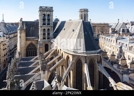 Paris, Frankreich, ein Blick aus der Vogelperspektive auf die Kirche Saint-Germain l'Auxerrois, eine römische katholische Kirche im gotischen Stil Stockfoto