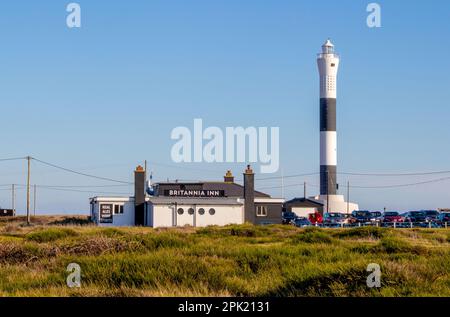 Das Britannia Inn Pub und Restaurant und der Old Lighthouse, Dungeness, Kent Stockfoto