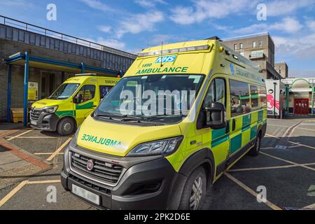 Der Haupteingang zum Derriford Hospital Plymouth Stockfoto