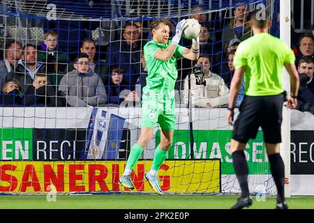 04-04-2023: Sport: Spakenburg gegen PSV SPAKENBURG, NIEDERLANDE - APRIL 4: Alessandro Damen (Spakenburg) während des Spiels SV Spakenburg PSV Eindhoven und Stockfoto