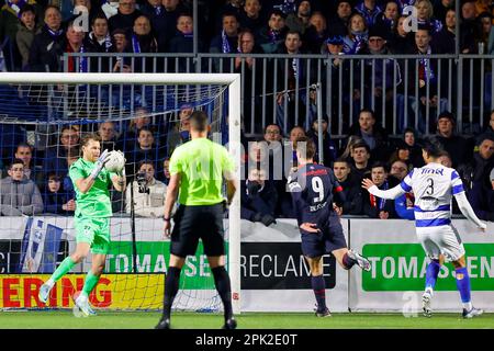 04-04-2023: Sport: Spakenburg gegen PSV SPAKENBURG, NIEDERLANDE - APRIL 4: Alessandro Damen (Spakenburg) während des Spiels SV Spakenburg PSV Eindhoven und Stockfoto