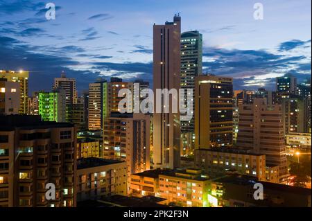 Recife-Skyline bei Nacht, Bundesstaat Pernambuco, Brasilien Stockfoto