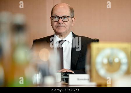 Berlin, Deutschland. 05. April 2023. Kanzler Olaf Scholz (SPD) nimmt an der Kabinettssitzung des Bundeskanzlers Teil. Kredit: Britta Pedersen/dpa/Alamy Live News Stockfoto