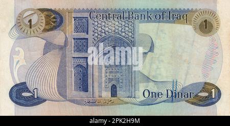Blick auf die Reserve-Seite eines irakischen One Dinar Bank Note, das 1973 mit dem Image of Al-Mustansirya School Entrance Gate in the Middle herausgegeben wurde Stockfoto