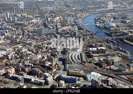 Blick aus der Vogelperspektive auf das Stadtzentrum von Newcastle Upon Tyne vom Westen aus mit Blick auf den Osten Stockfoto