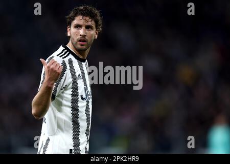 Turin, Italien. 04. April 2023. Manuel Locatelli vom FC Juventus Gesten während des Halbfinalspiels der Coppa Italia auf der ersten Etappe zwischen dem FC Juventus und dem FC Internazionale im Allianz-Stadion am 4. April 2023 in Turin, Italien Kredit: Marco Canoniero/Alamy Live News Stockfoto