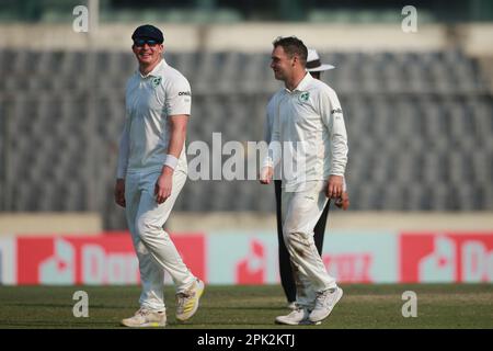 McBrine nimmt sechs Wickets, während Bangladesch am zweiten Tag des alleinigen Testspiels zwischen Bangladesch und Irland bei Sher-e für 369 Dollar gebündelt wird Stockfoto