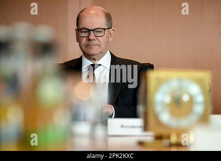 Berlin, Deutschland. 05. April 2023. Kanzler Olaf Scholz (SPD) nimmt an der Kabinettssitzung des Bundeskanzlers Teil. Kredit: Britta Pedersen/dpa/Alamy Live News Stockfoto