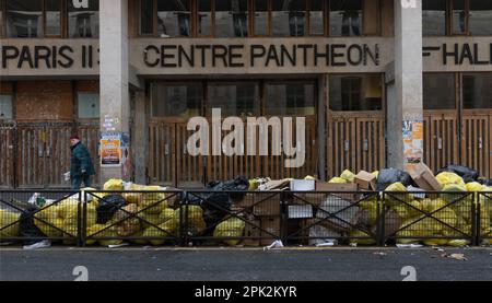 Ansammlung von Müllhalden in Paris während der französischen Müllstreiks Stockfoto