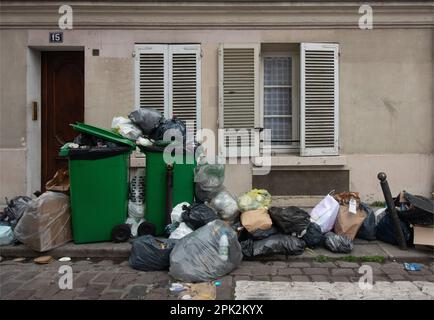 Ansammlung von Müllhalden in Paris während der französischen Müllstreiks Stockfoto